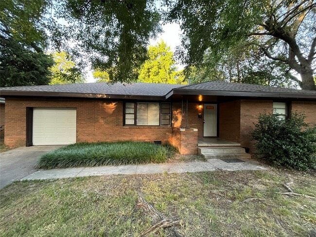 Building Photo - 1603 Franklin Dr