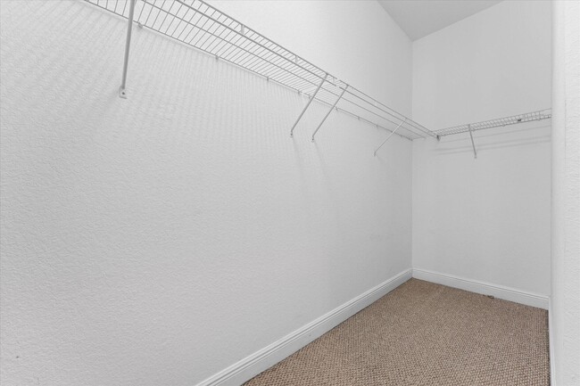 Building Photo - 7140 Pinecreek Way