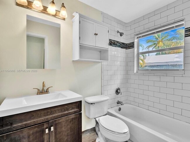 Building Photo - 1513 NE 30th Ct