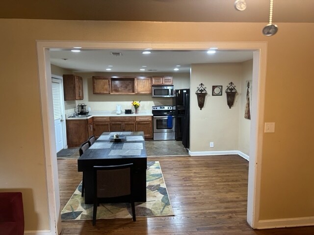 Building Photo - 1385 Elizabeth Ln