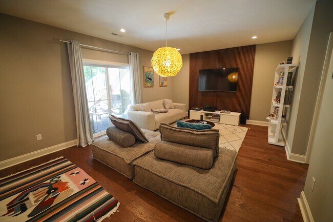 Building Photo - Upscale Living in Village Walk