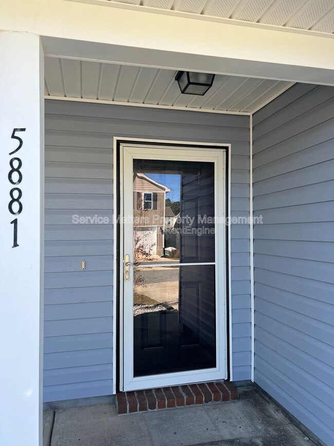 Building Photo - 5881 Old Plantation Court