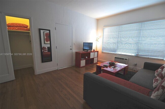 Building Photo - 601 7th St