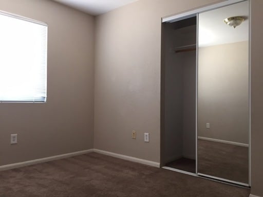 Building Photo - Remodeled 3 bed/2 bath home close to shopping