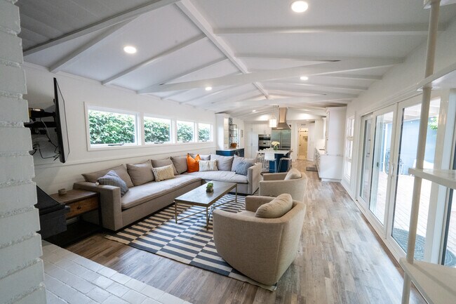 Building Photo - 129 Via Nice