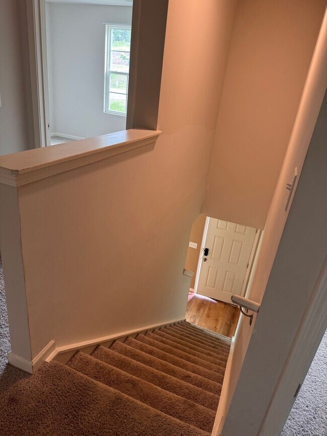 Building Photo - 2 STORY 3 BED, 2.5 BATH HOME LOCATED IN DENTON!!