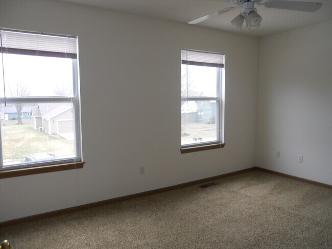 Building Photo - 322 Baker St