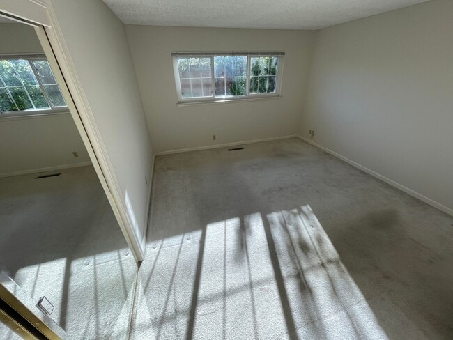 Building Photo - $3,790 / 4b/2bth - CUTE HOME IN GLENMOOR