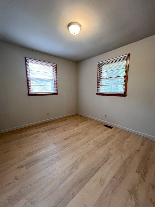 Building Photo - Charming Single-Family Home!