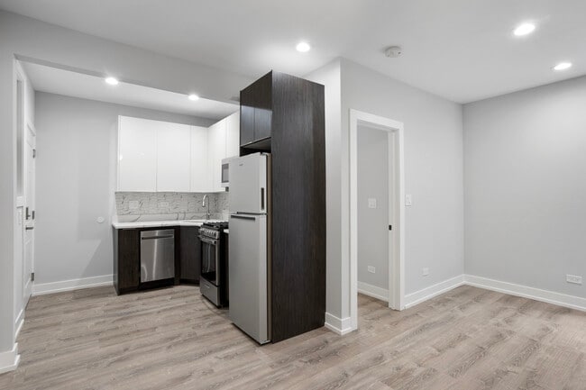 Building Photo - 1651 W Jonquil Terrace