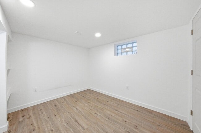 Building Photo - 4605 S Laramie Ave