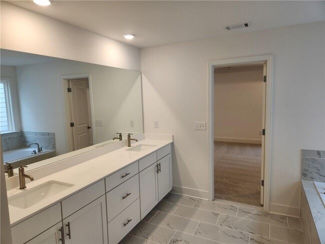 Building Photo - 301 Fraley Dr