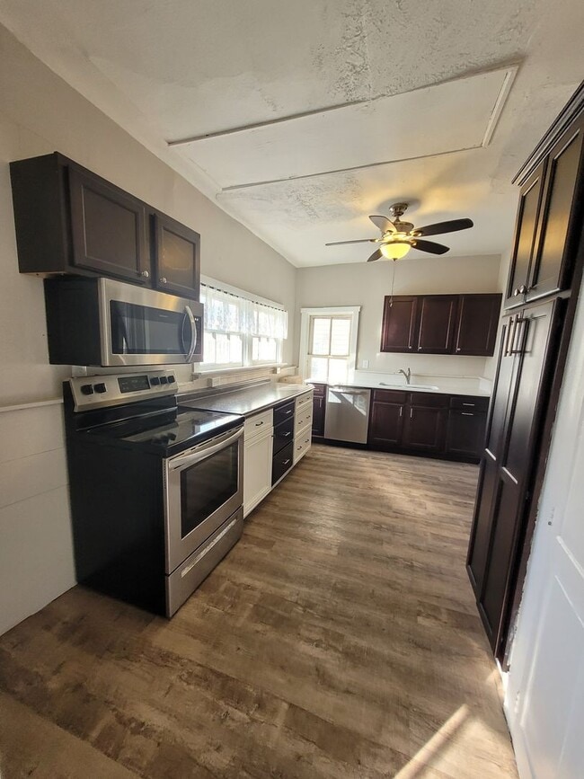 Building Photo - 55 N Church St