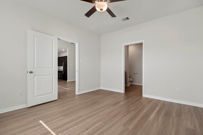 Building Photo - 417 Mustang Trot Dr