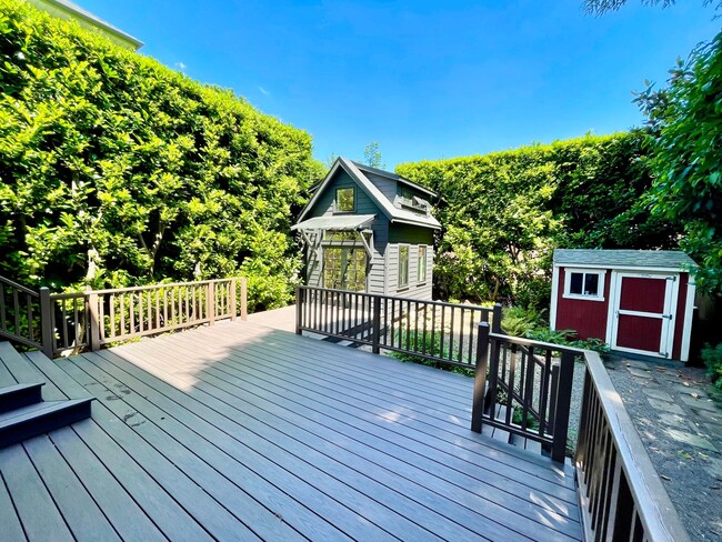 Building Photo - R0441