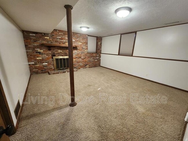 Building Photo - 7821 Trendwood Dr