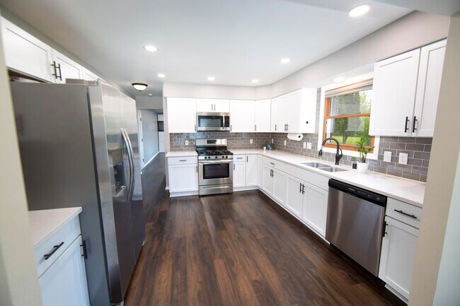 Building Photo - 10234 N La Cresta Dr