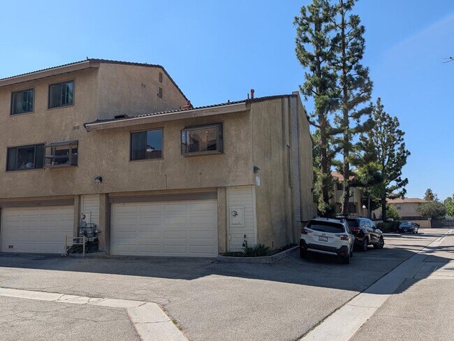 Building Photo - 10051 Topanga Canyon Blvd