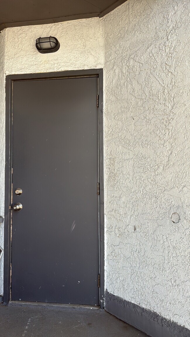 Building Photo - 4606 S Normandie Ave