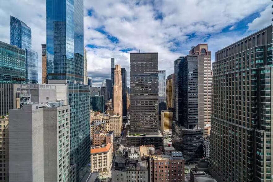 Building Photo - 254 W 54th St