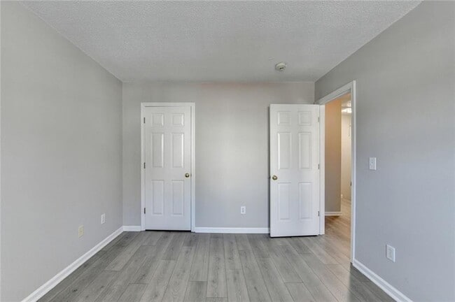 Building Photo - 4061 Howell Park Rd