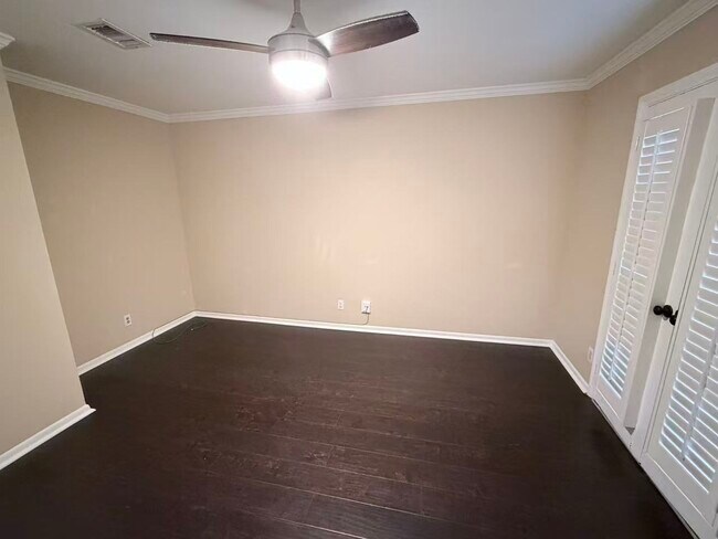 Building Photo - 12743 Huntingwick Dr