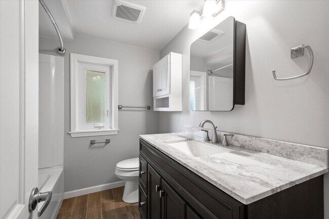 Building Photo - 3635 Poplar Ave