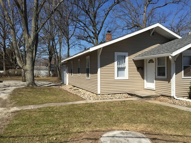 Building Photo - 3025 Crescent Ave