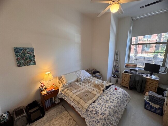 Building Photo - 48 Forest St