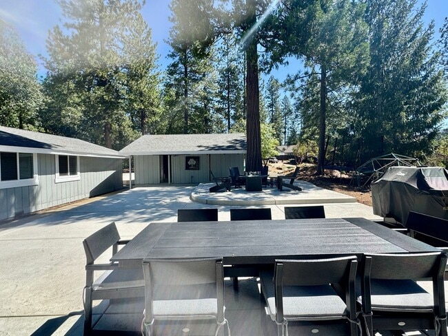 Building Photo - 4425 Sierra Springs Dr
