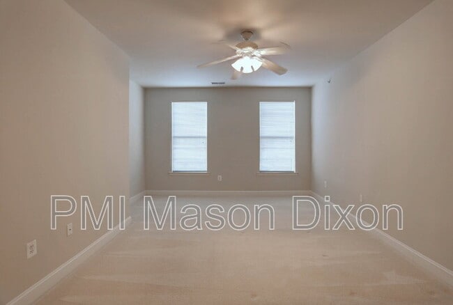 Building Photo - 5801 Clipper Ln