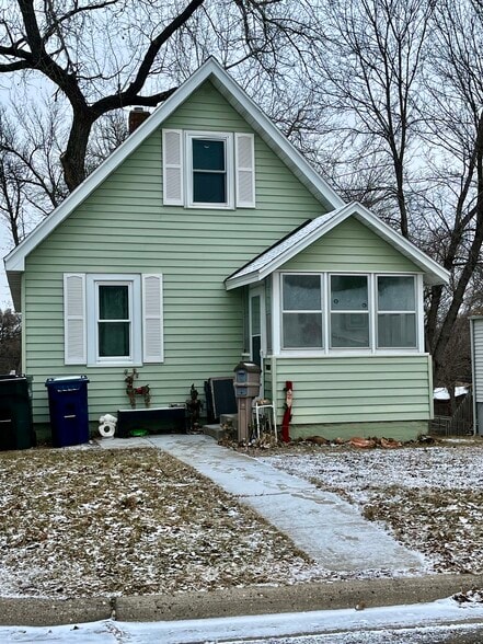 Primary Photo - 630 W 7th Ave