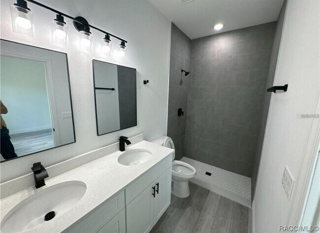 Building Photo - 8908 N Gilovu Dr