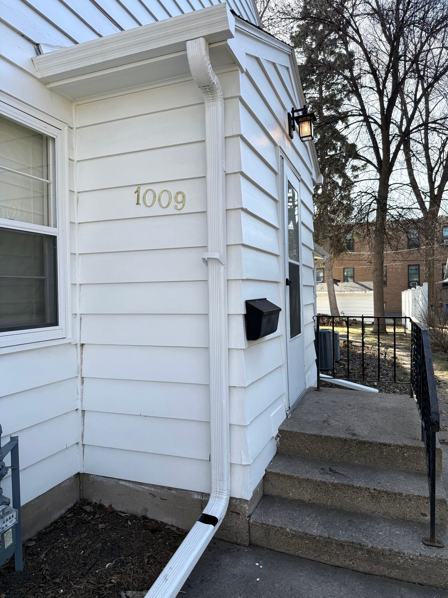 Entrance - 1009 9th St S