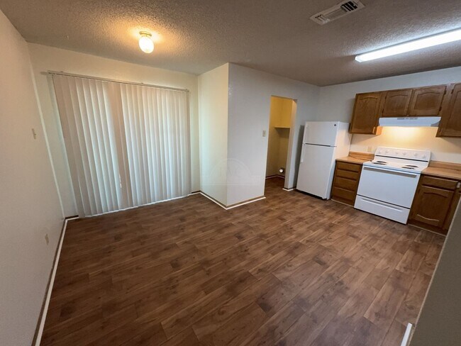 Building Photo - 2019 Dickens Dr