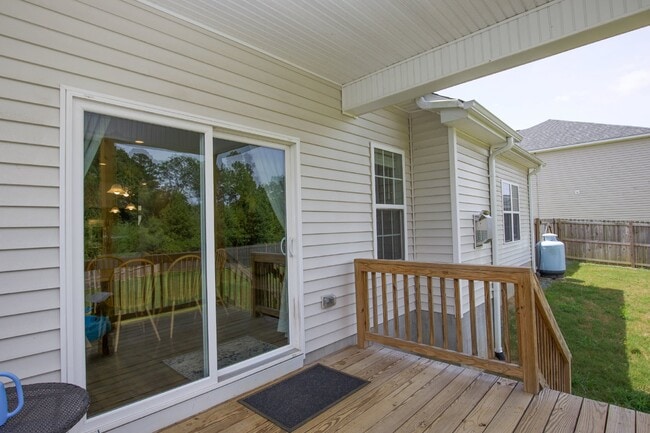 Building Photo - Gorgeous 4 bedroom home in Vass
