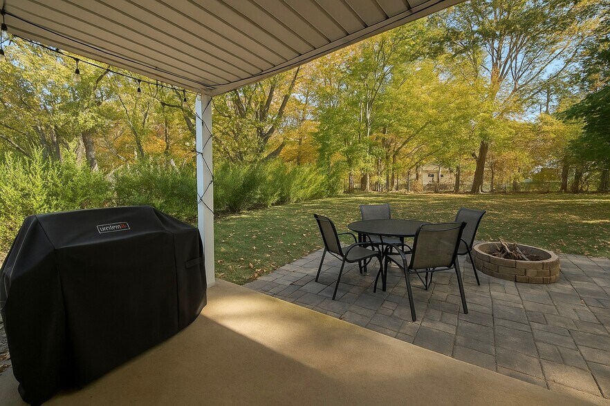 Building Photo - 1805 Beaconwood Ave