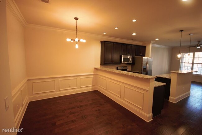 Building Photo - 2151 Peachford Rd