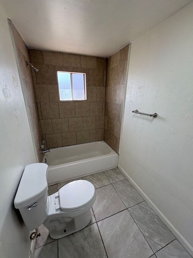 Building Photo - 4093