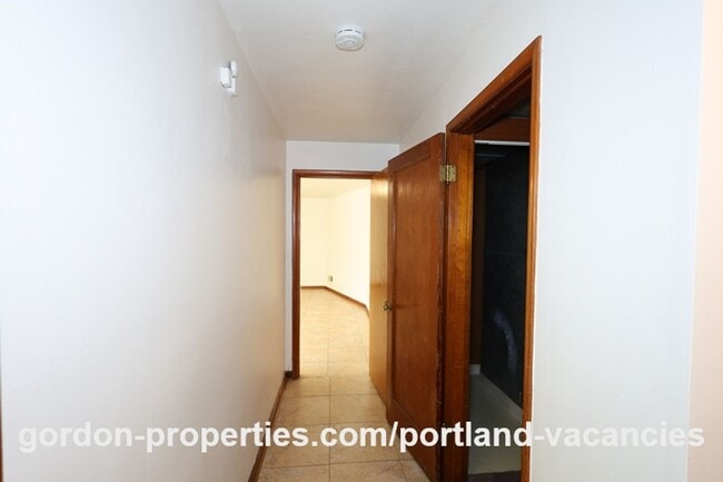 Building Photo - 2803 NE Hoyt St