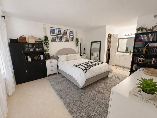 Building Photo - 728 Executive Center Dr