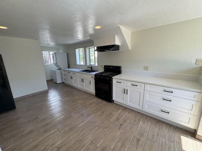 Building Photo - 3102 Fenelon St