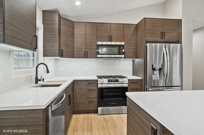 Building Photo - 23726 N Overhill Dr