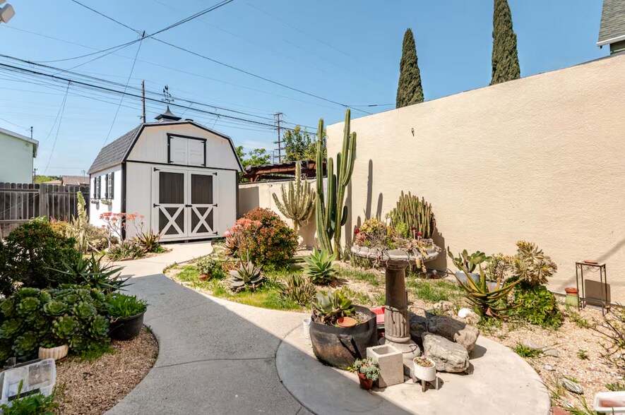Building Photo - 2161 Magnolia Ave