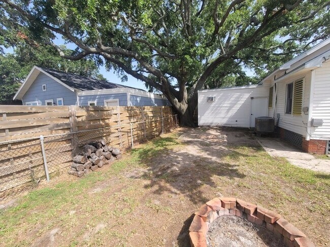 Building Photo - 5113 Avenue R