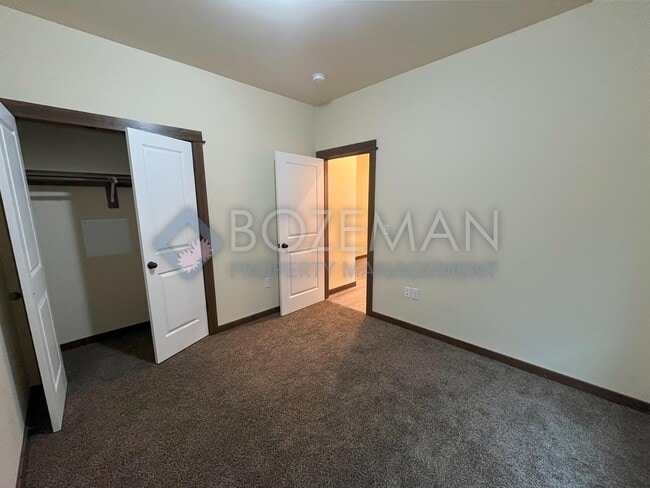 Building Photo - 2605 Meriwether Dr S