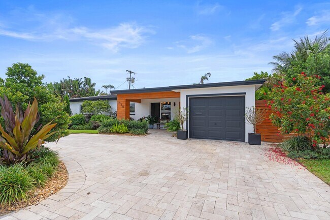 Building Photo - 450 NE 5th Cir