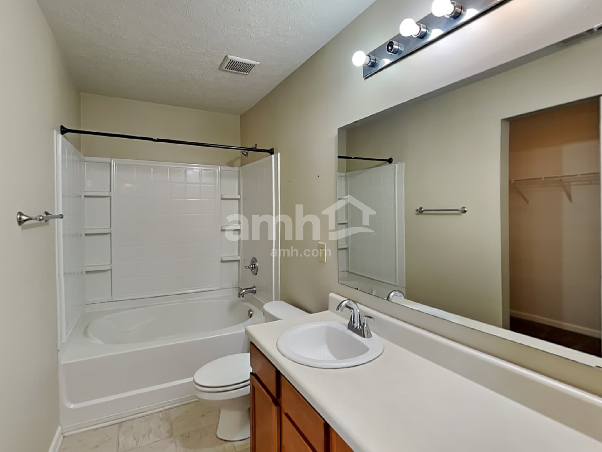 Building Photo - 926 Littleton Dr