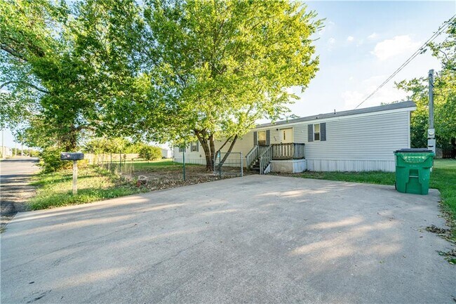 Building Photo - 1250 N Belknap St