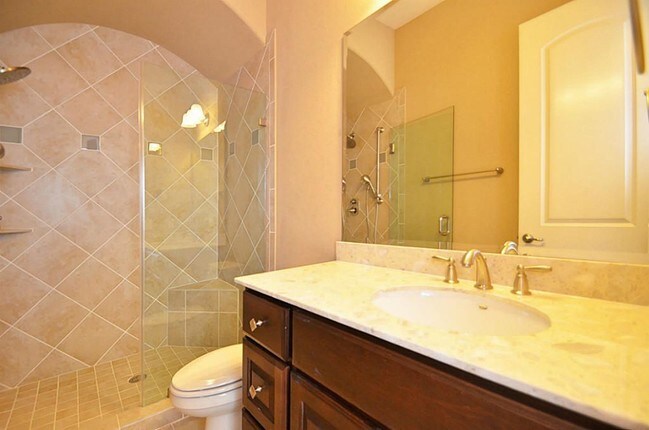 Building Photo - 4802 Fairford Dr